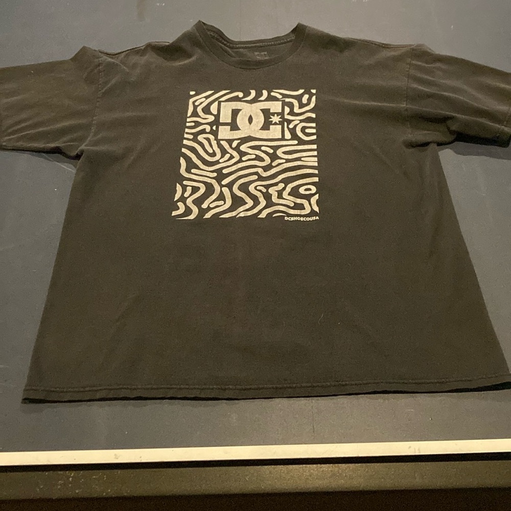 DC T-Shirt. XL. Black with gray graphics.